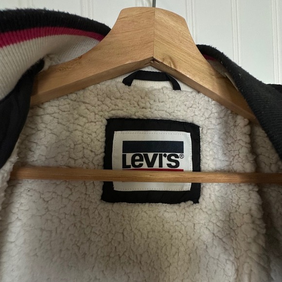 Levi's‎ Women's Black Quilted Bomber Jacket Sherpa Lined Snap Front Size Small - Picture 12 of 14